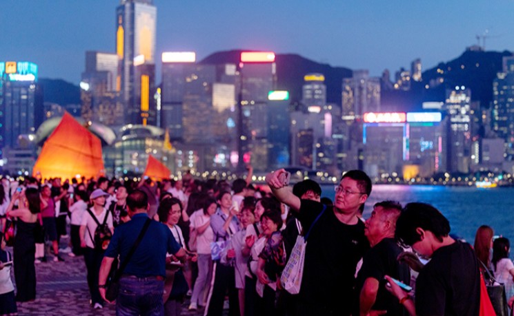 &ldquo;十一&rdquo;国庆七天159万人到访 香港零售市道全面开花