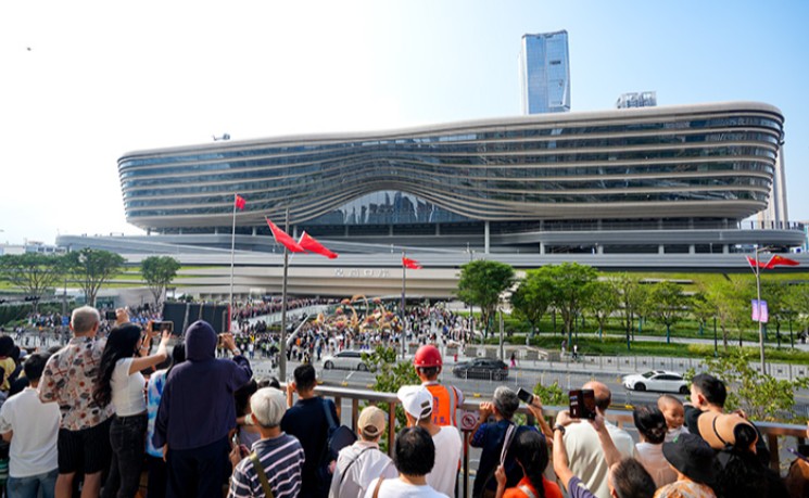 皇岗口岸正式开通 港深迈入&ldquo;一地两检&rdquo;新时代
