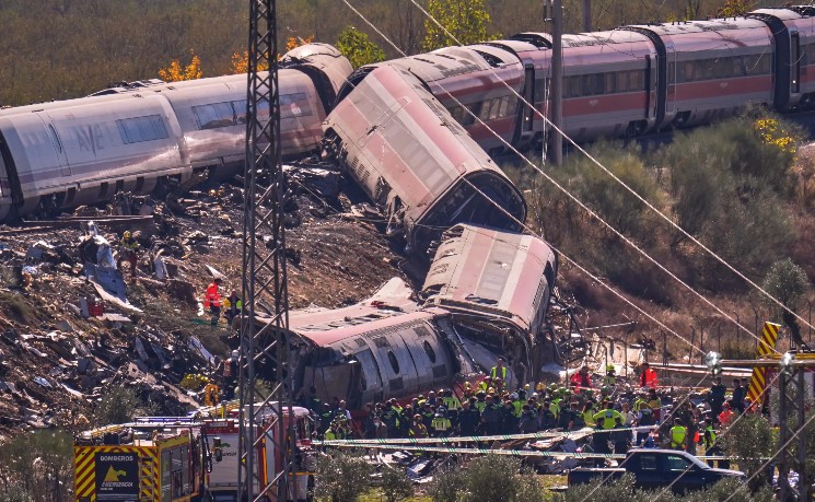 西班牙高铁相撞事故造成至少68人死亡 系今年第二起致命列车事故